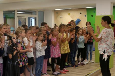 PRVOŠOLČKI CERKNICA 07 FOTO LJUBO VUKELIČ